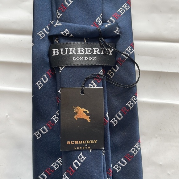 Vintage Burberry silk tie - Picture 6 of 6